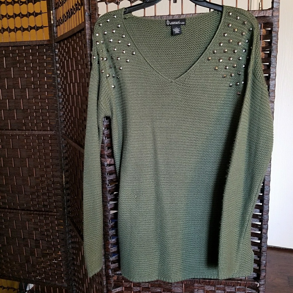 SIGNATURE STUDIO GREEN SWEATER